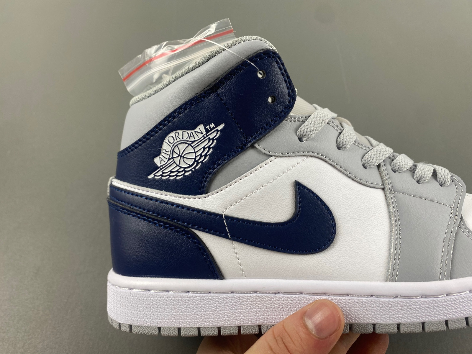 Air Jordan 1 Mid Midnight Navy DQ8426-104