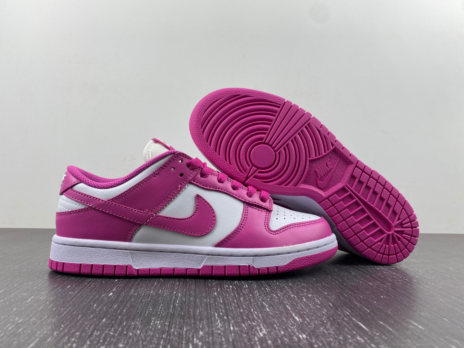 nike dunk low gs “active fuchsia” fj0704-100