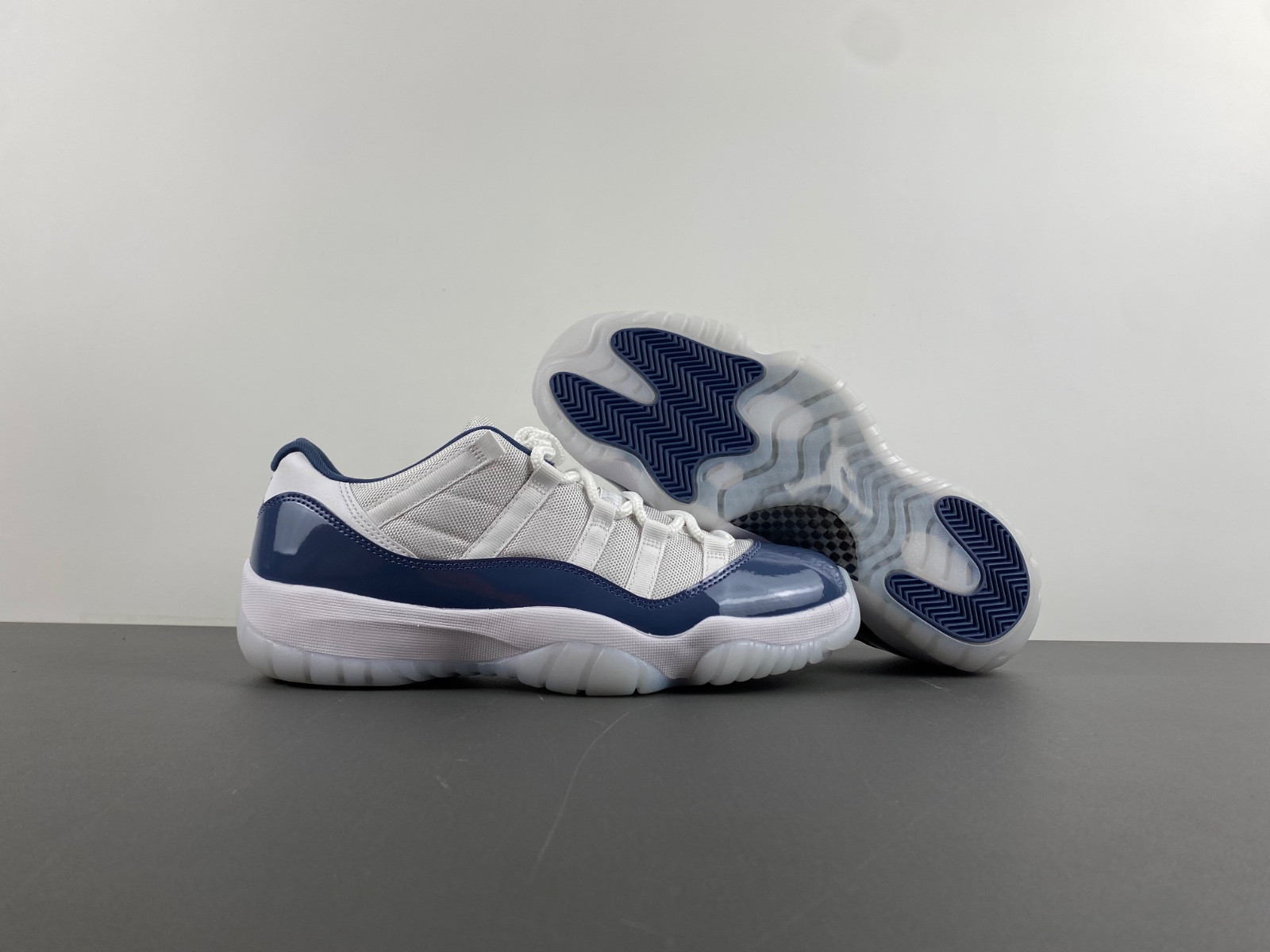 air jordan 11 low "midnight navy/diffused blue" fv5104-104