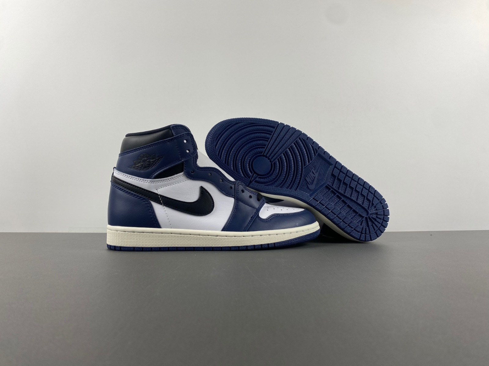 Air Jordan 1 High OG ''Midnight Navy'' DZ5485-401