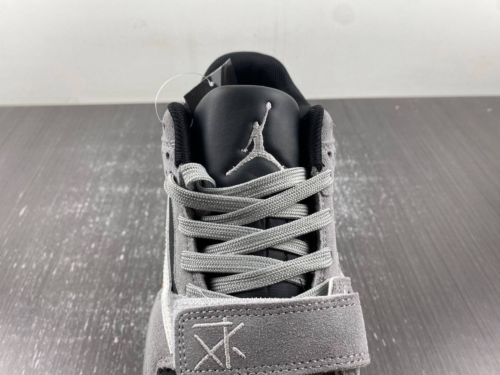 travis scott x jordan cut the check