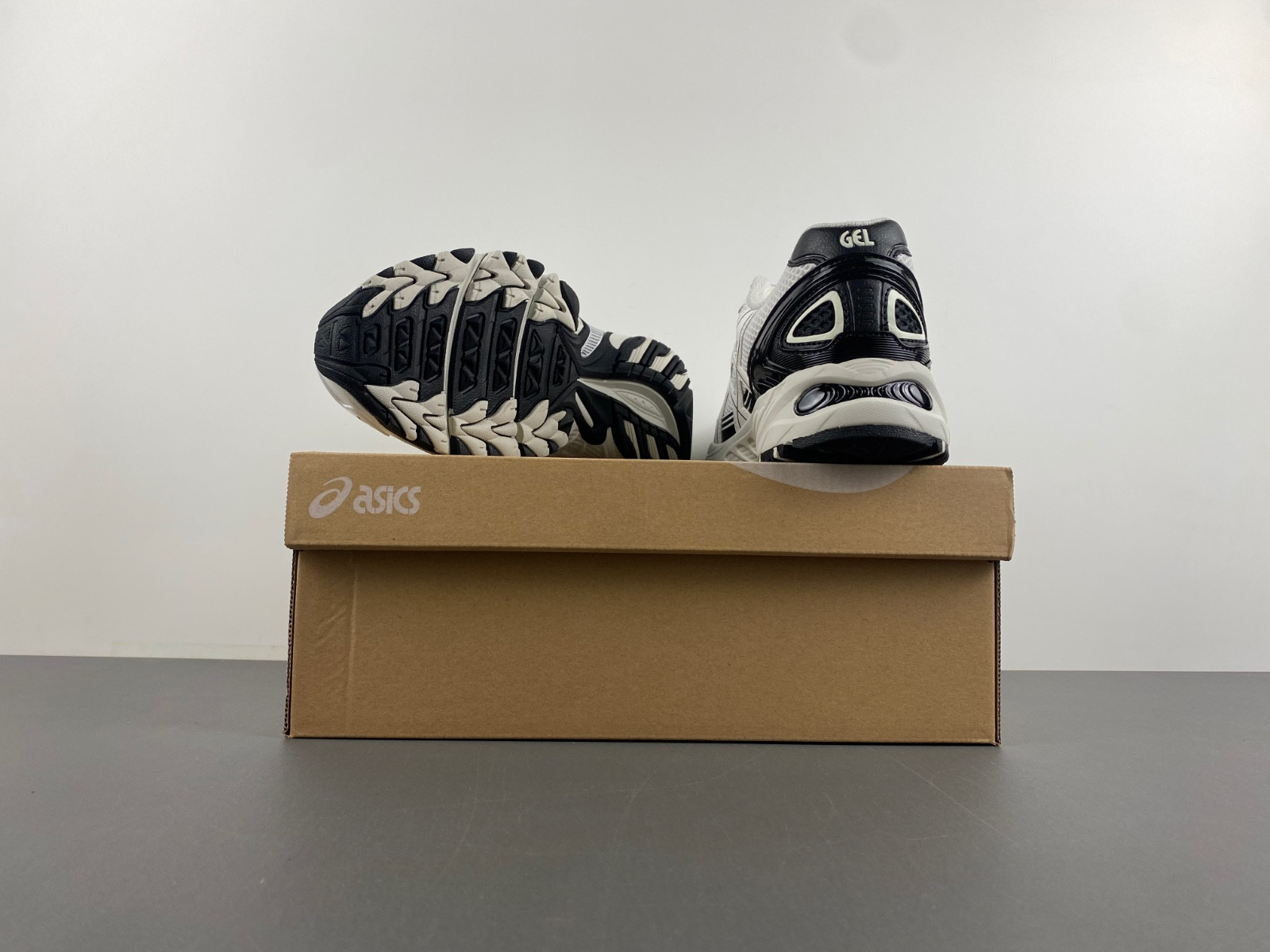 As*ic*s gel-kahana tr v4 