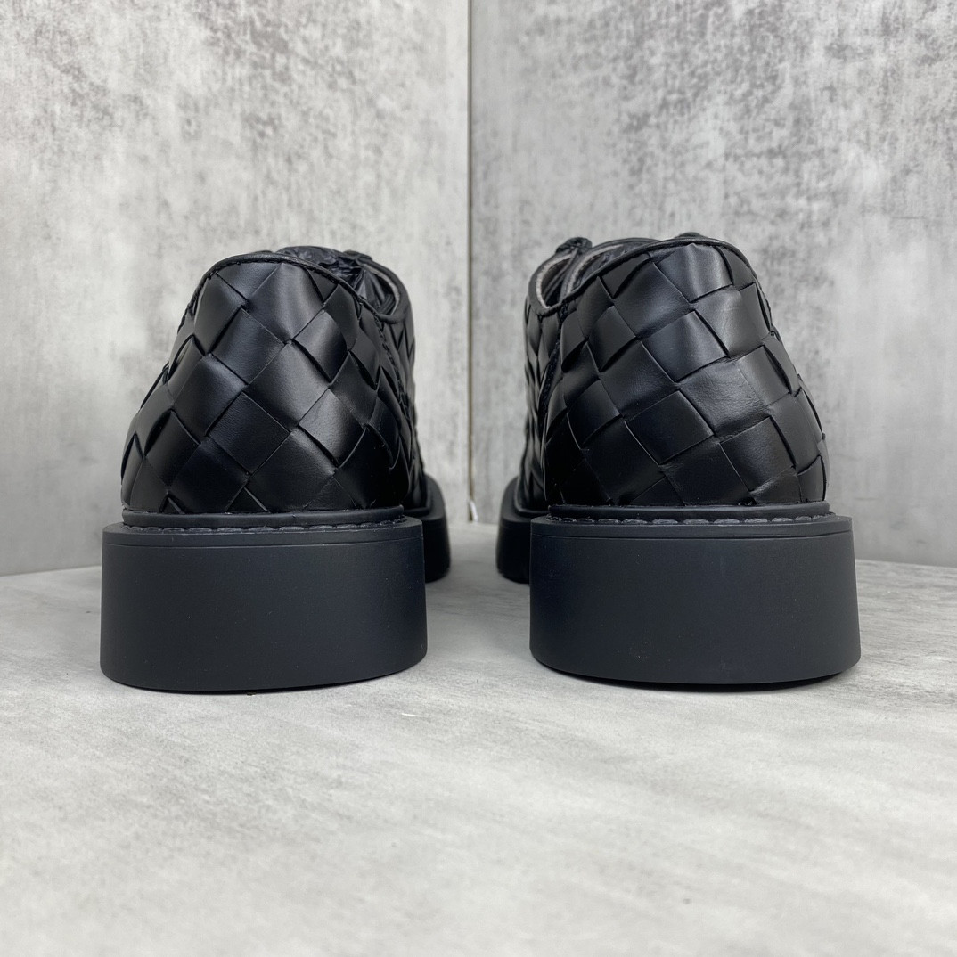 BOTTEGA VENETA Sneaker