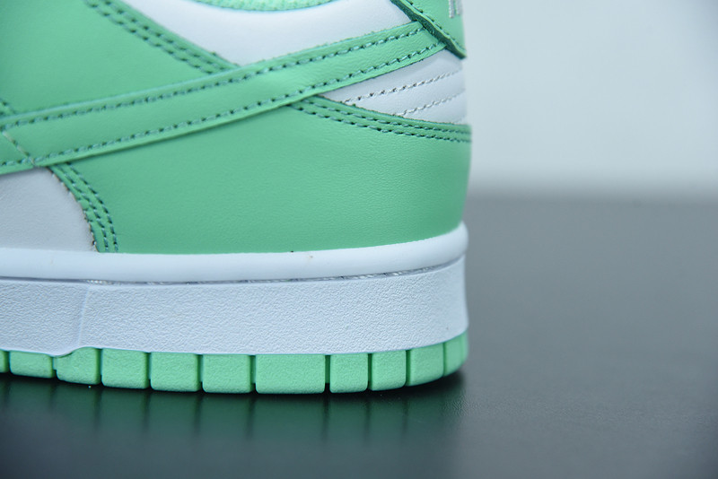 nike sb dunk low green glow dd1503-105