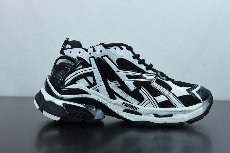 Ba*len*cia*ga runner sneaker