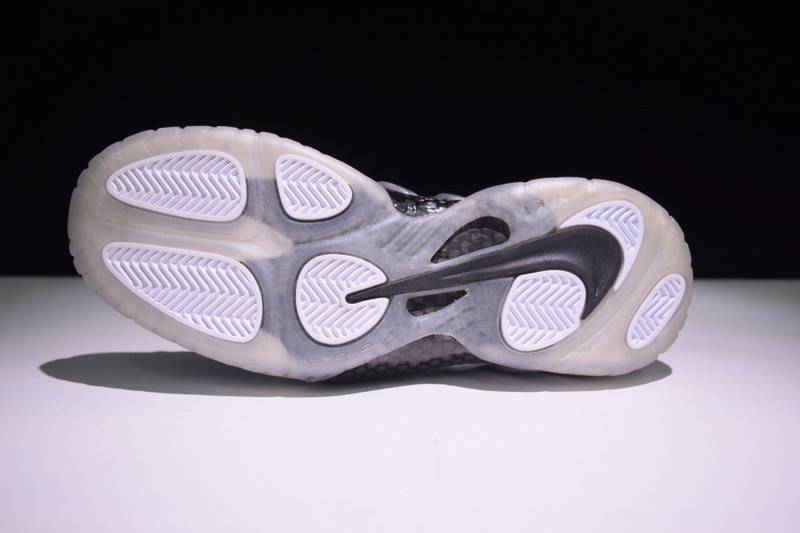 nike air foamposite pro "silver surfer" 616750-004