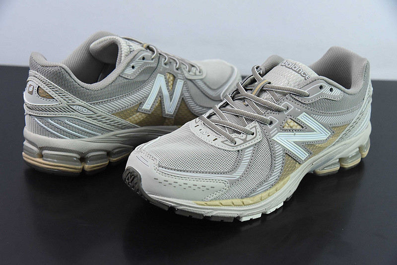 NEW BALANCE SNEAKER