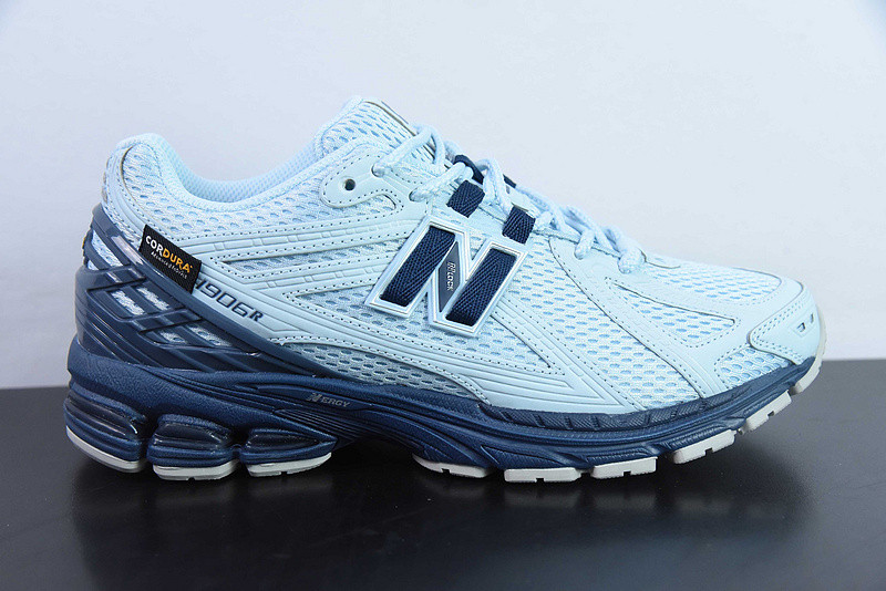 NEW BALANCE SNEAKER