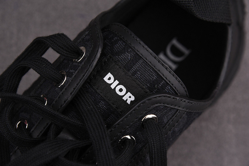 dio* sneaker