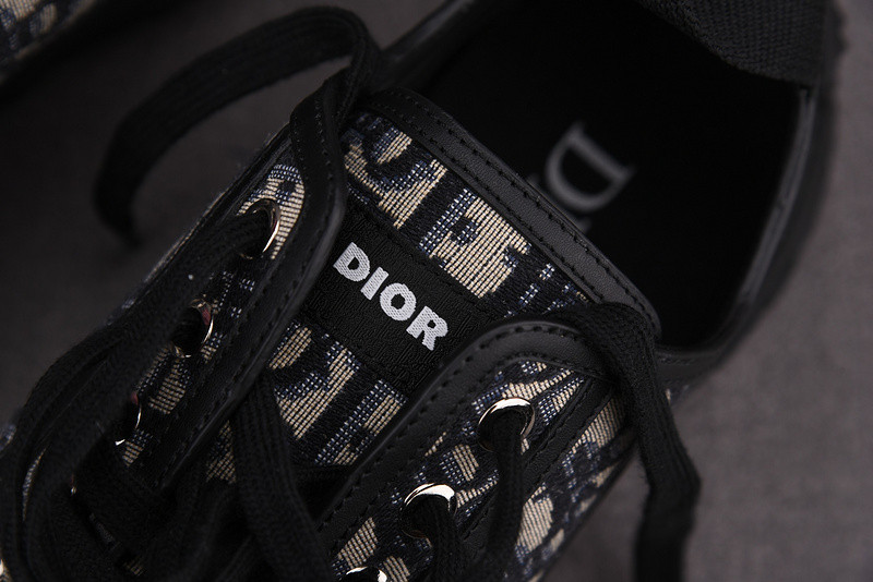 dio* sneaker