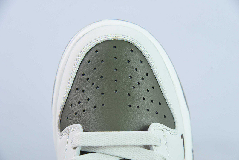 Nike Dunk Low “Year of the Snake” HV5980-231