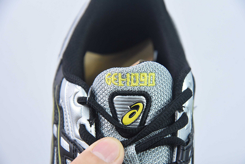 As*ic*s tiger gel-1090