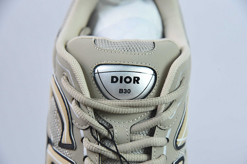 dio* sneaker