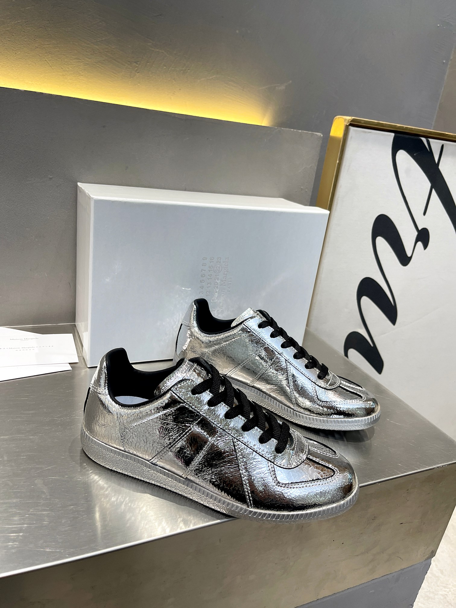 ma*s*n Ma*i*la sneaker