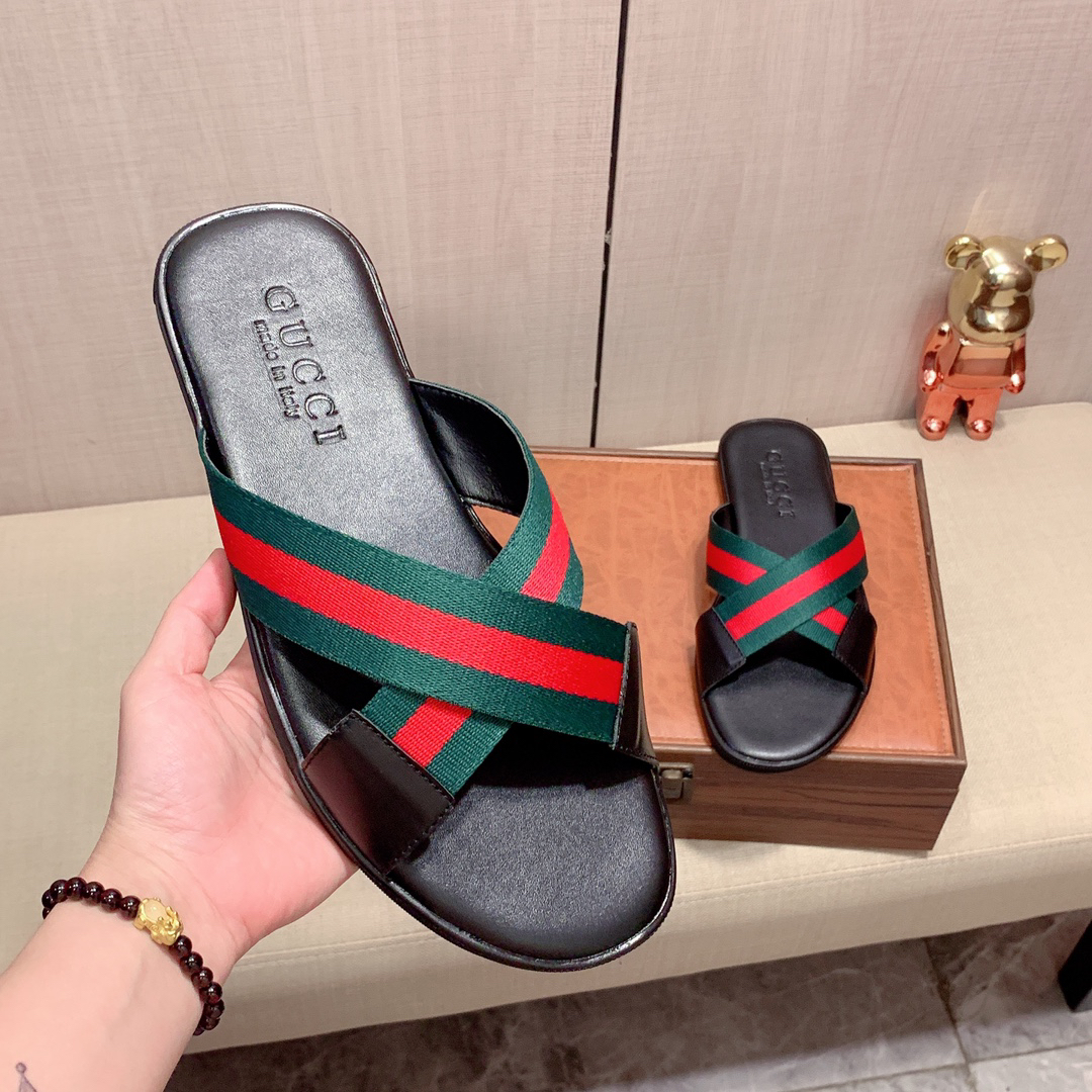 g*u*i sandals